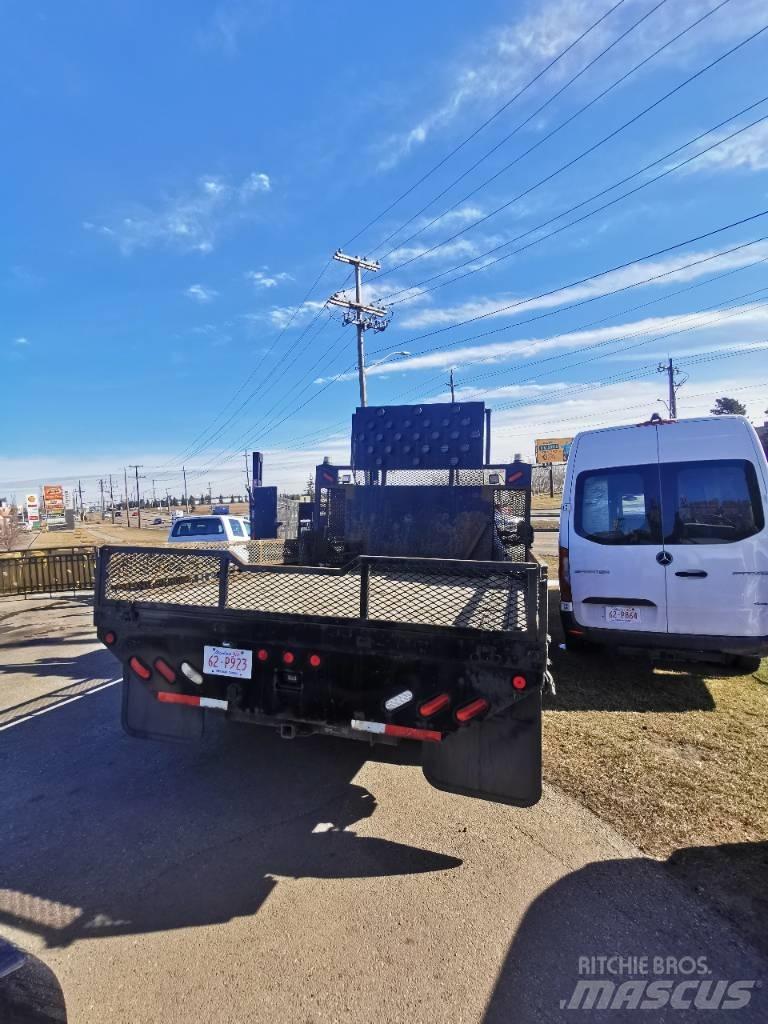 Ford F 550 XLT Грузовики-платформы/боковая разгрузка