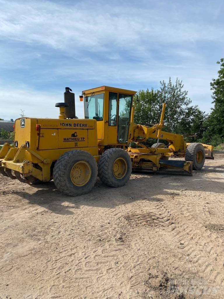 John Deere 770b Грейдеры