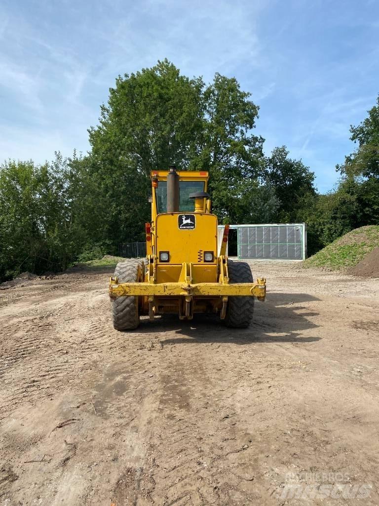 John Deere 770b Грейдеры