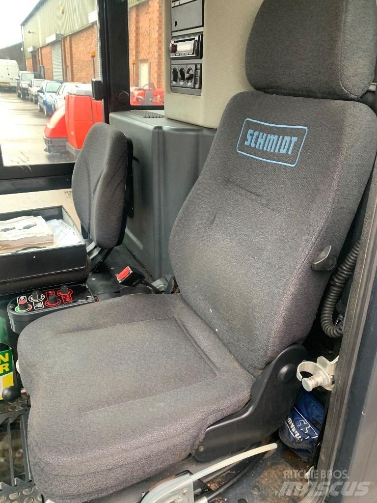 Schmidt swingo 200+ Вакуумные уборочные машины