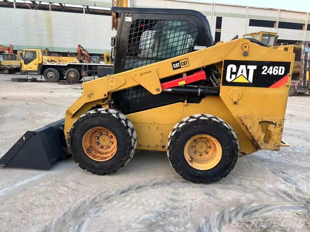 CAT 246 D Мини-погрузчики