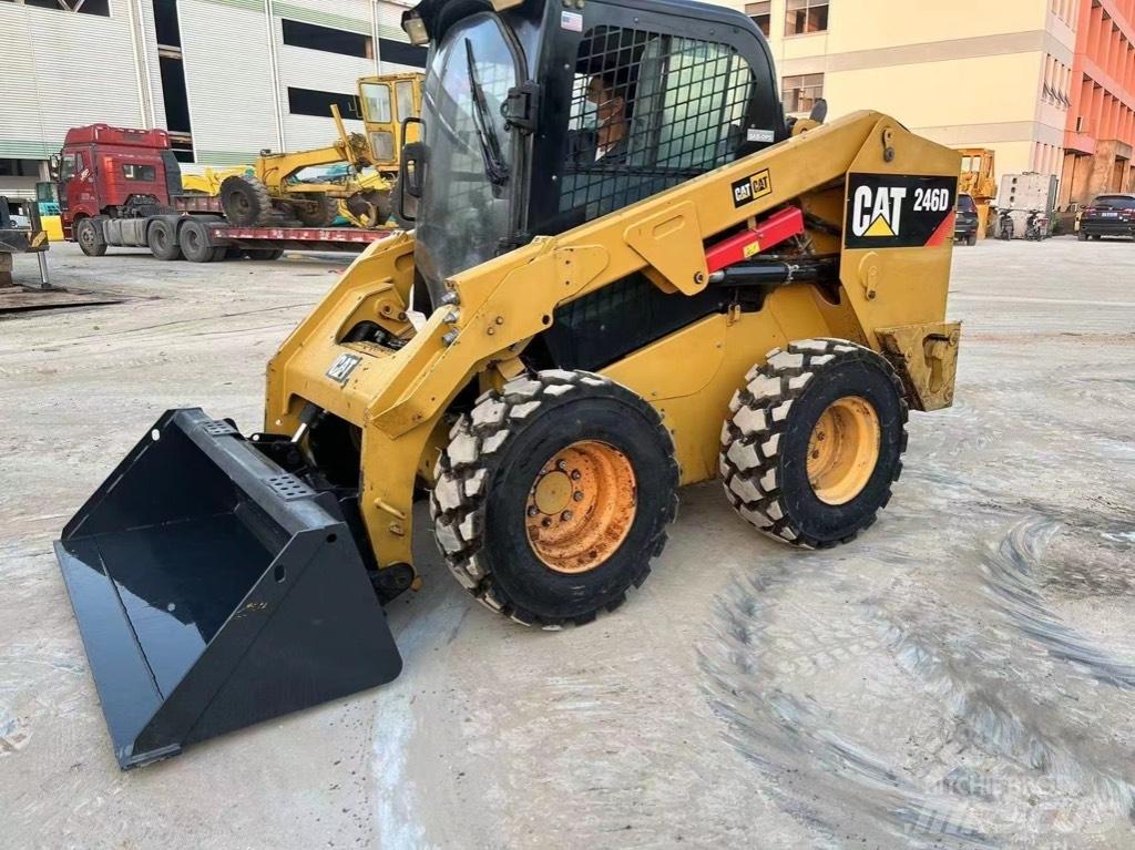 CAT 246 D Мини-погрузчики