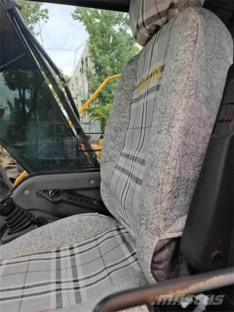 Volvo EC 140 B LC Гусеничные экскаваторы