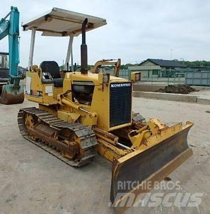 Komatsu D 20 A-6 Гусеничные бульдозеры