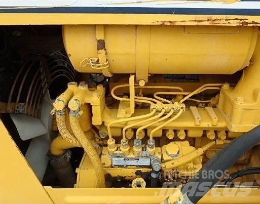 Komatsu D 20 A-6 Гусеничные бульдозеры