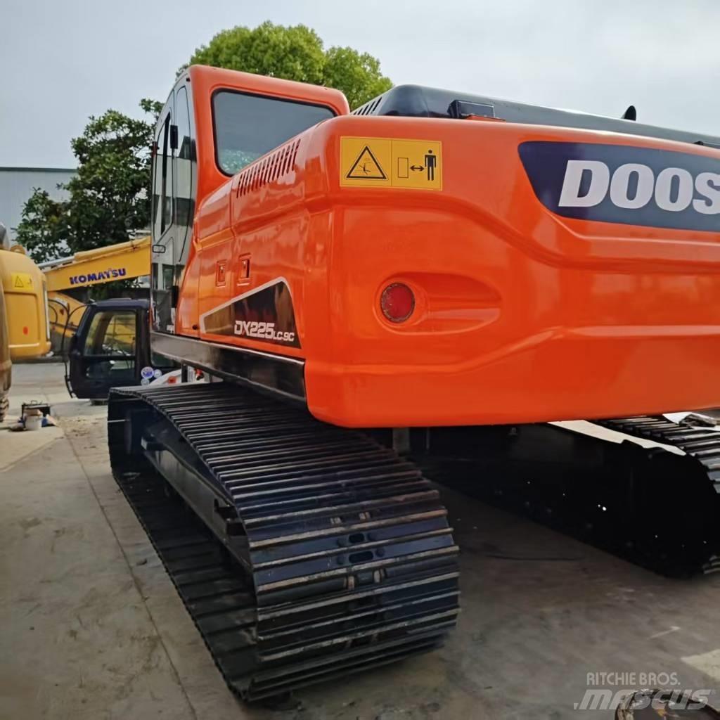 Doosan DX 225 Гусеничные экскаваторы