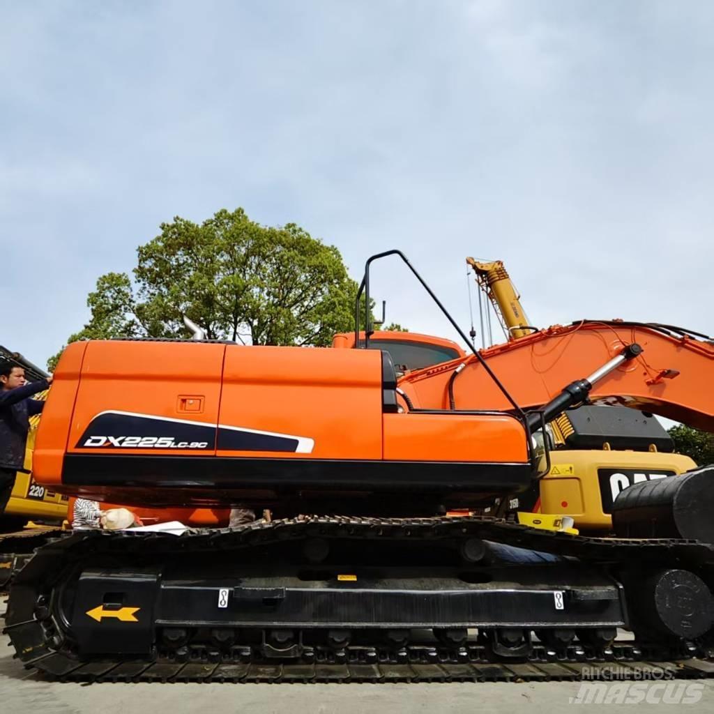 Doosan DX 225 Гусеничные экскаваторы
