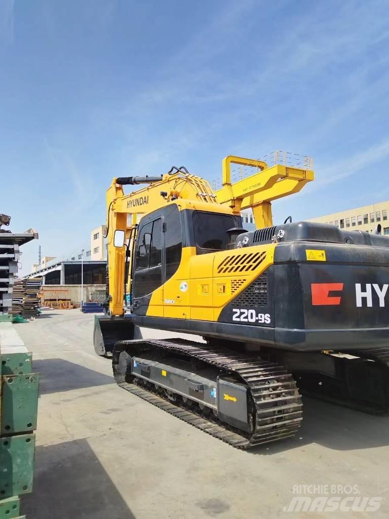 Hyundai R220LC-9S Гусеничные экскаваторы