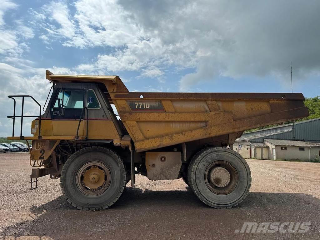 CAT 771D Карьерные самосвалы
