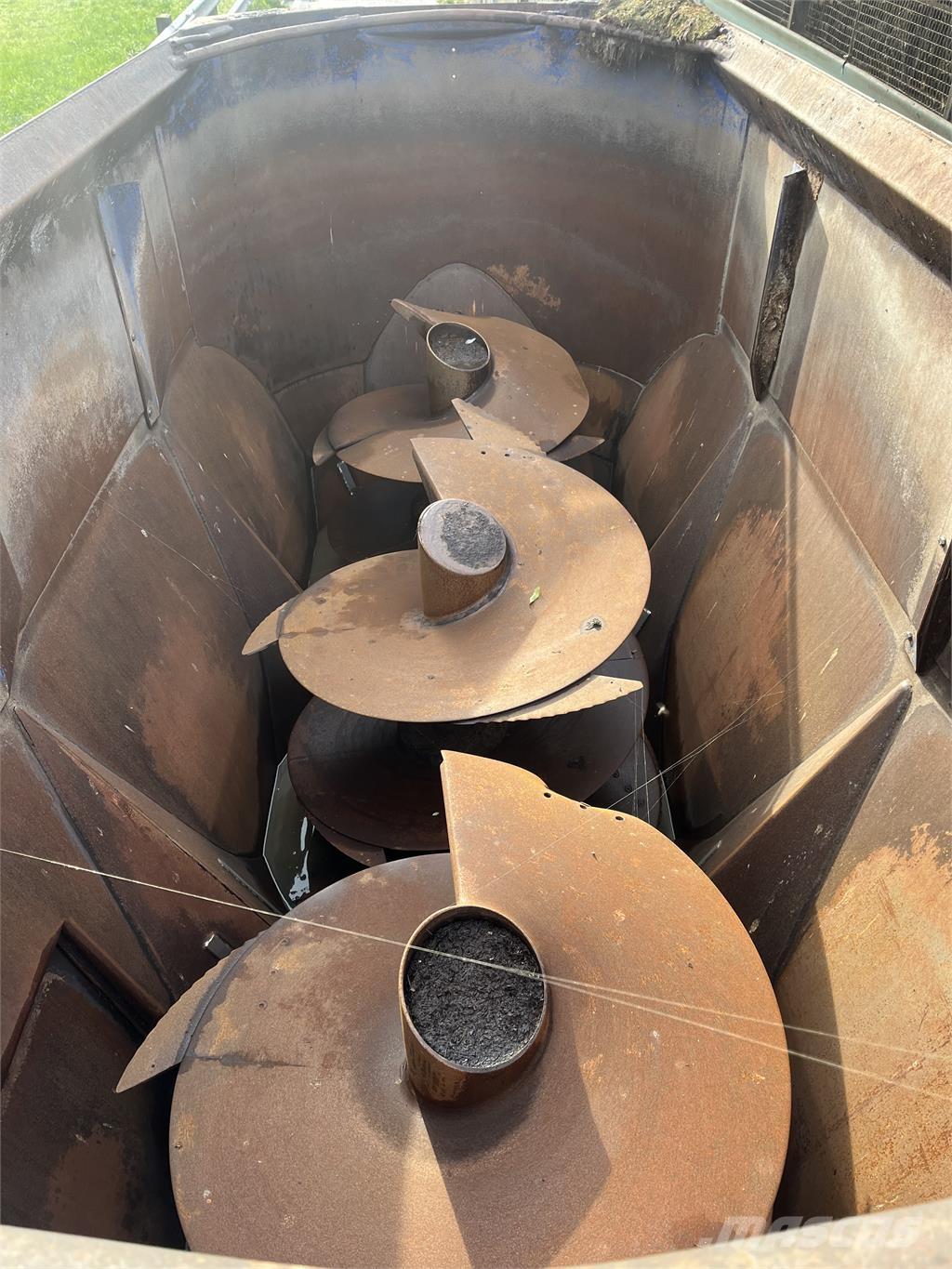  Europcomp Dualmix Кормораздатчики