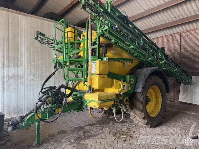 John Deere 832 Самоходные опрыскиватели