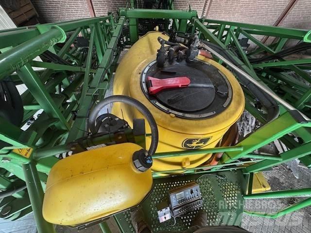 John Deere 832 Самоходные опрыскиватели