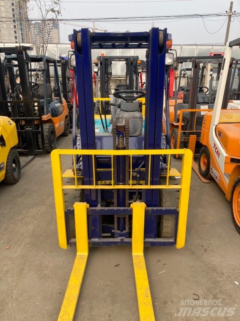 Komatsu FD25 Дизельные погрузчики