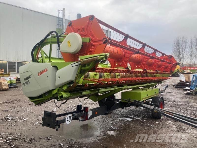 CLAAS LEXION 7400 Зерноуборочные комбайны