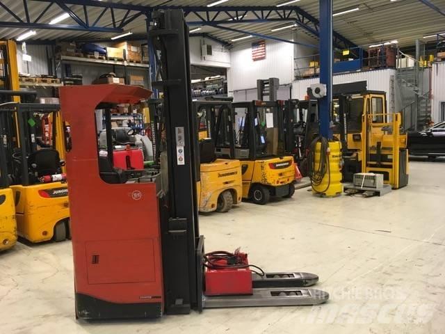 BT SRE 160 Самоходные электроштабелёры