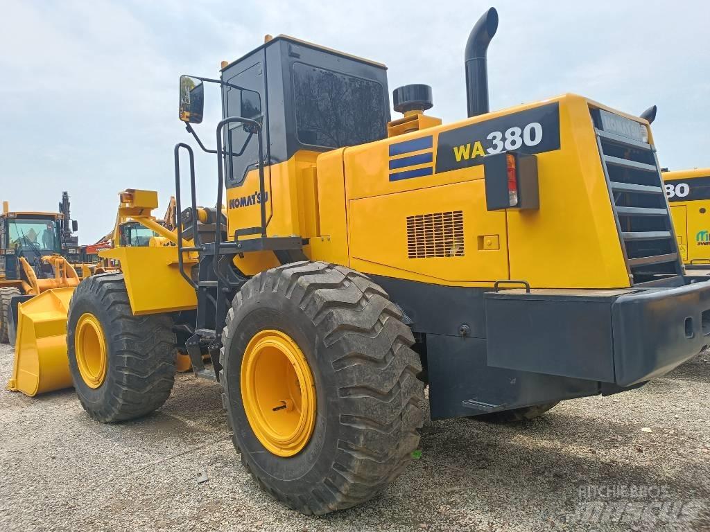 Komatsu WA 380 Фронтальные погрузчики