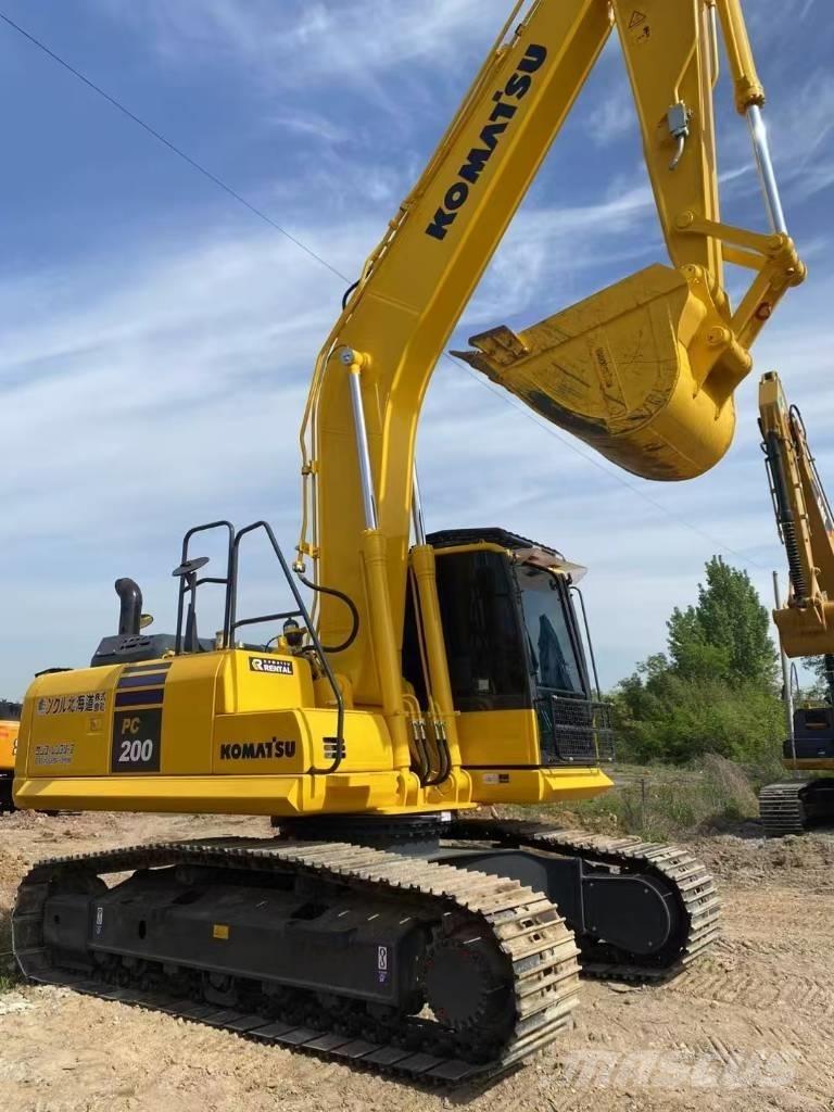 Komatsu 200-8 Гусеничные экскаваторы