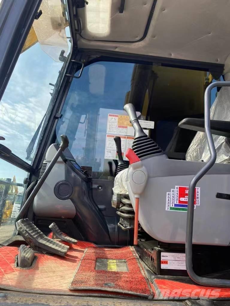 Komatsu 200-8 Гусеничные экскаваторы