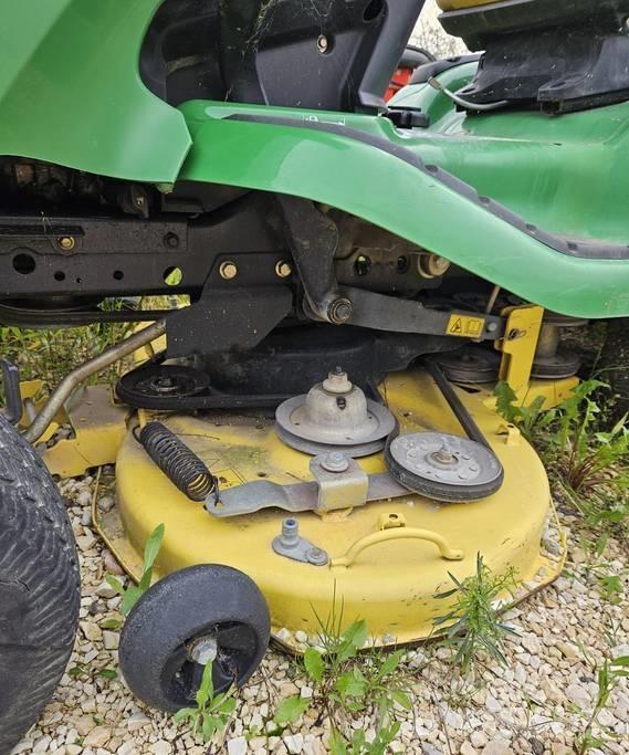 John Deere X 300 R Самоходные газонокосилки