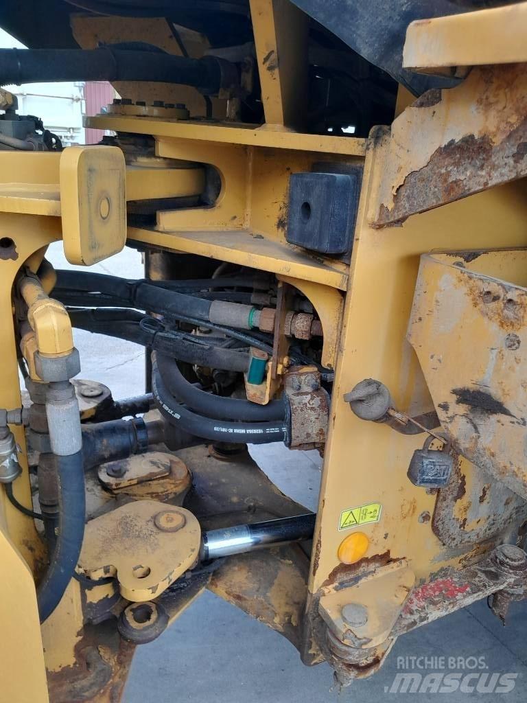 CAT 938 M Фронтальные погрузчики