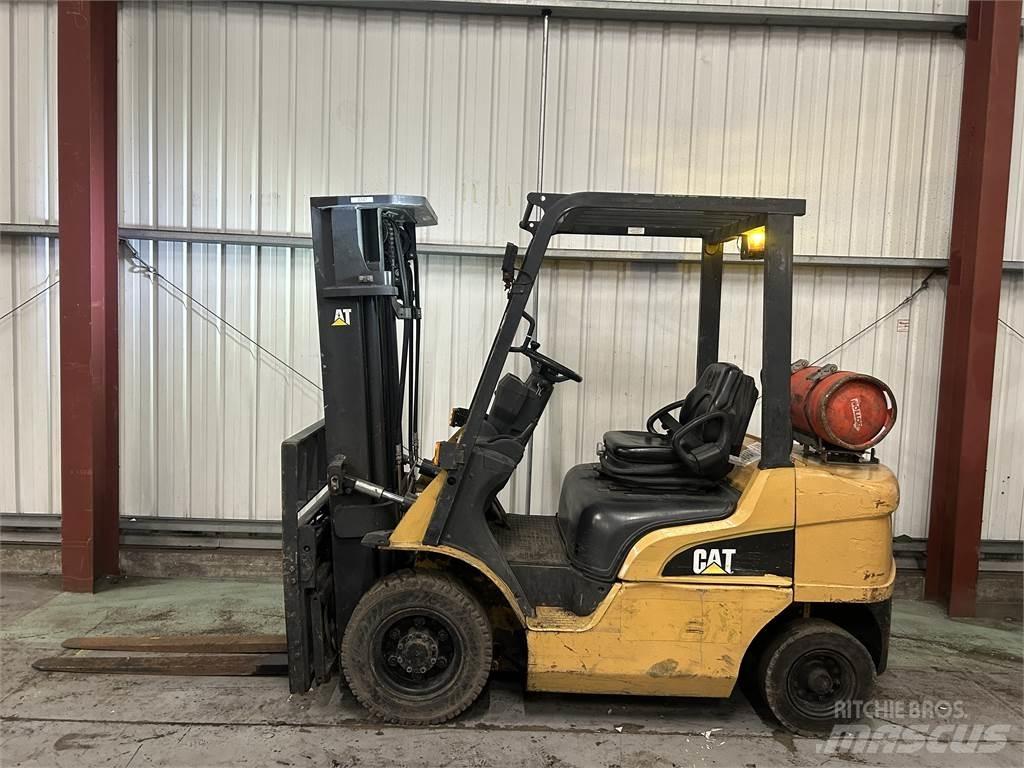 CAT GP25NT Газовые погрузчики