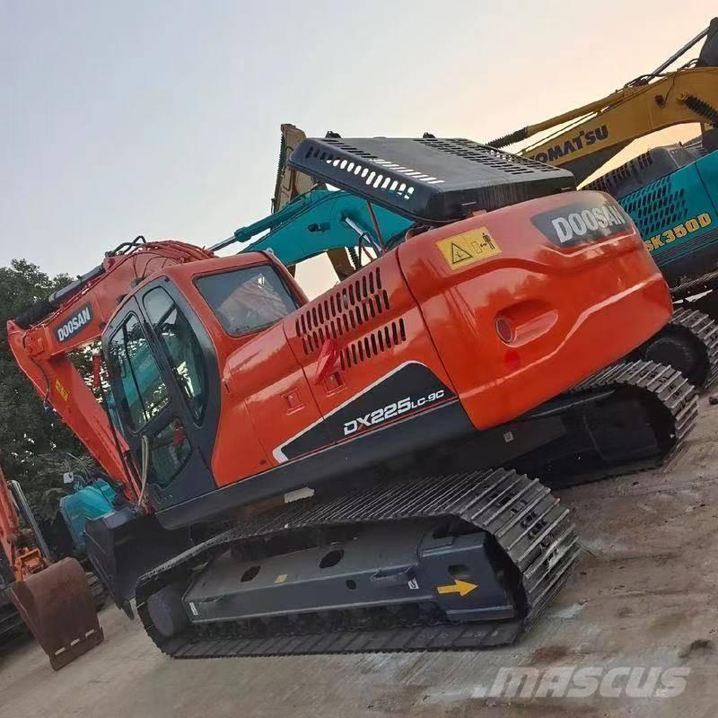 Doosan DX 225 LC Гусеничные экскаваторы