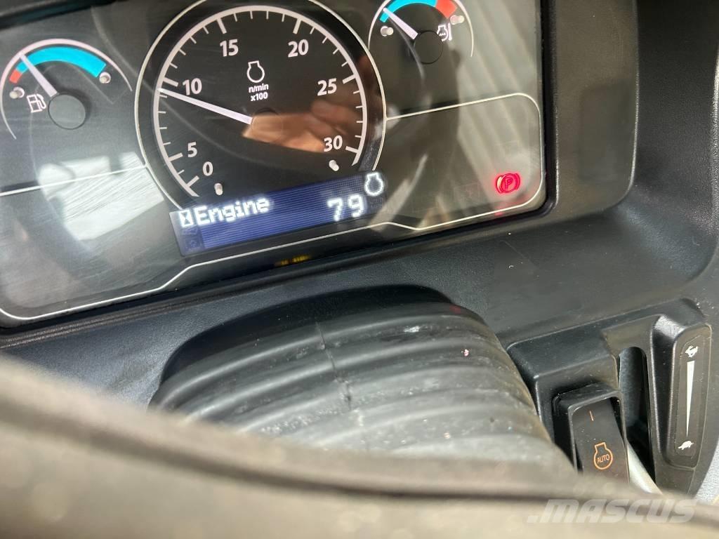 John Deere 2038R Коммунальные тракторы