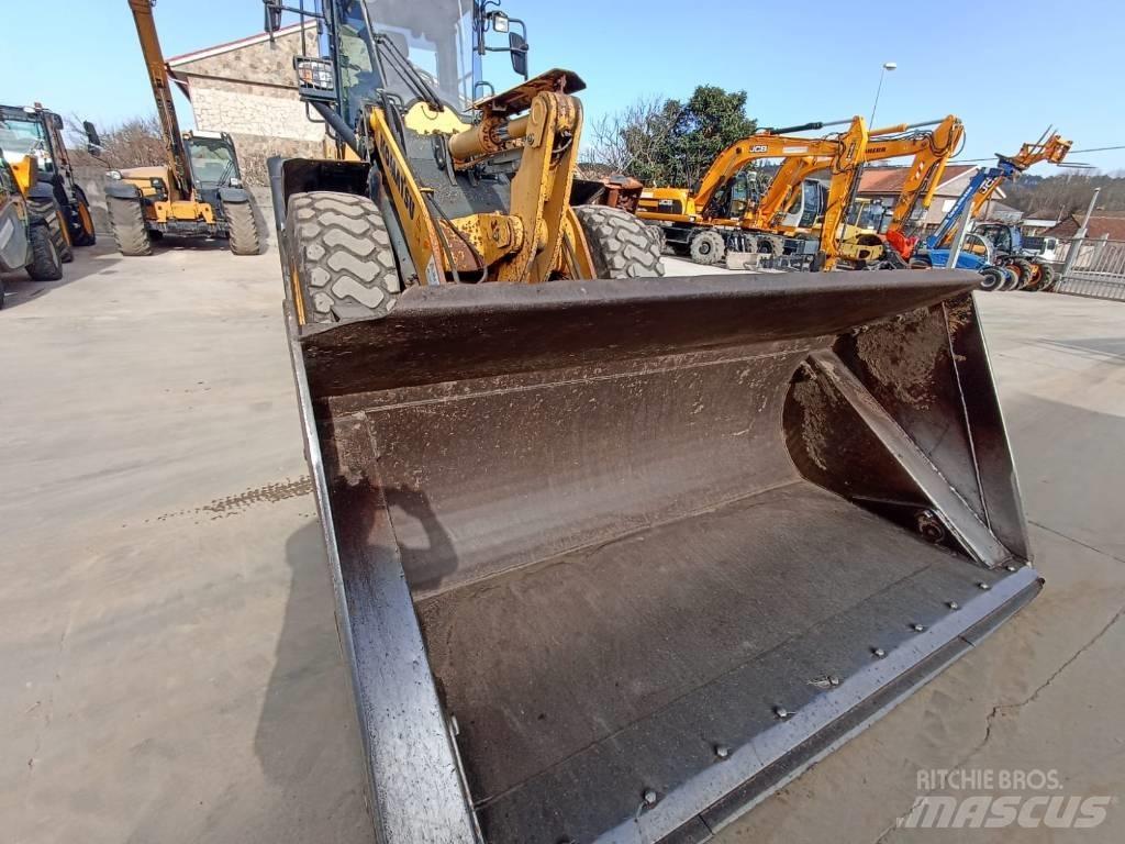 Komatsu WA270-7 Фронтальные погрузчики