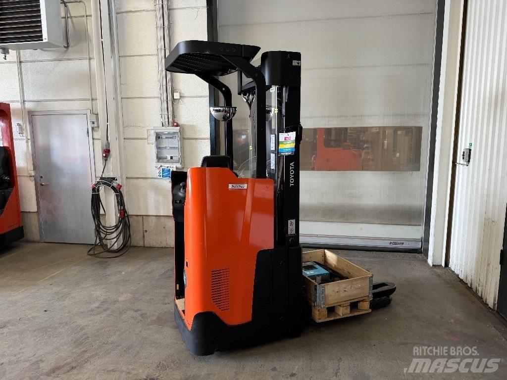 Toyota SSI160LN Самоходные электроштабелёры