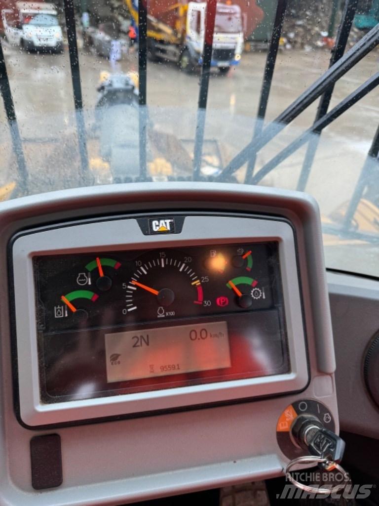 CAT 966 M Фронтальные погрузчики