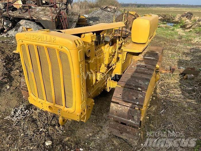 CAT D2 - Гусеничные бульдозеры