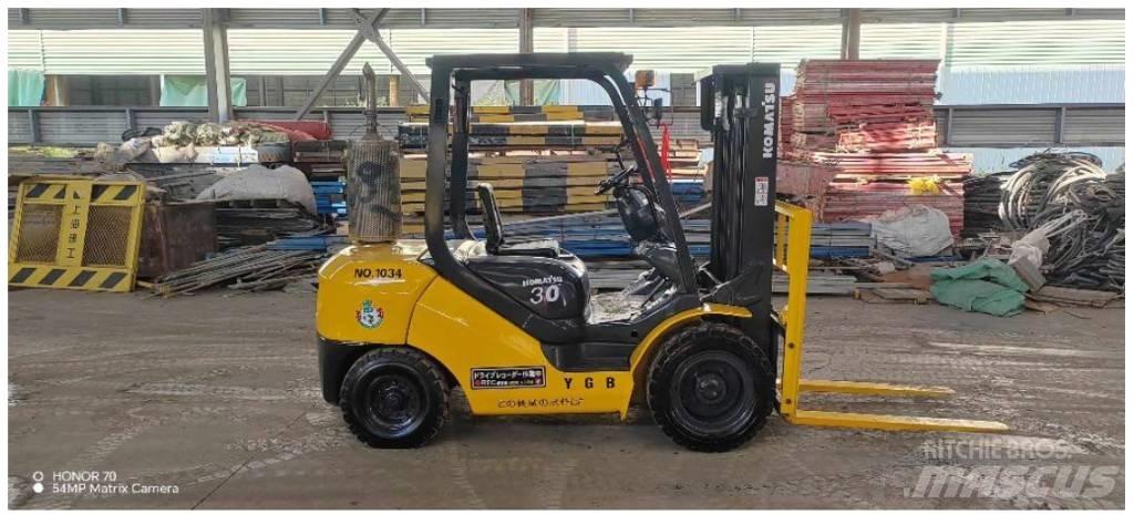 Komatsu FD 30 T-14 Дизельные погрузчики