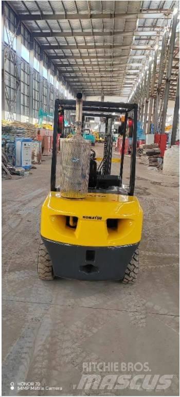 Komatsu FD 30 T-14 Дизельные погрузчики