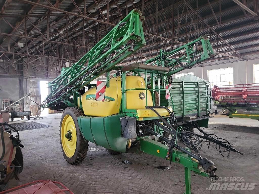 John Deere 732 Прицепные опрыскиватели