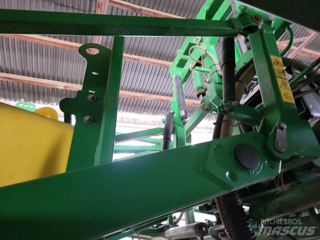 John Deere 732 Прицепные опрыскиватели