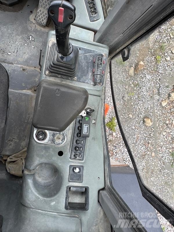 Hitachi LX 290 E Фронтальные погрузчики