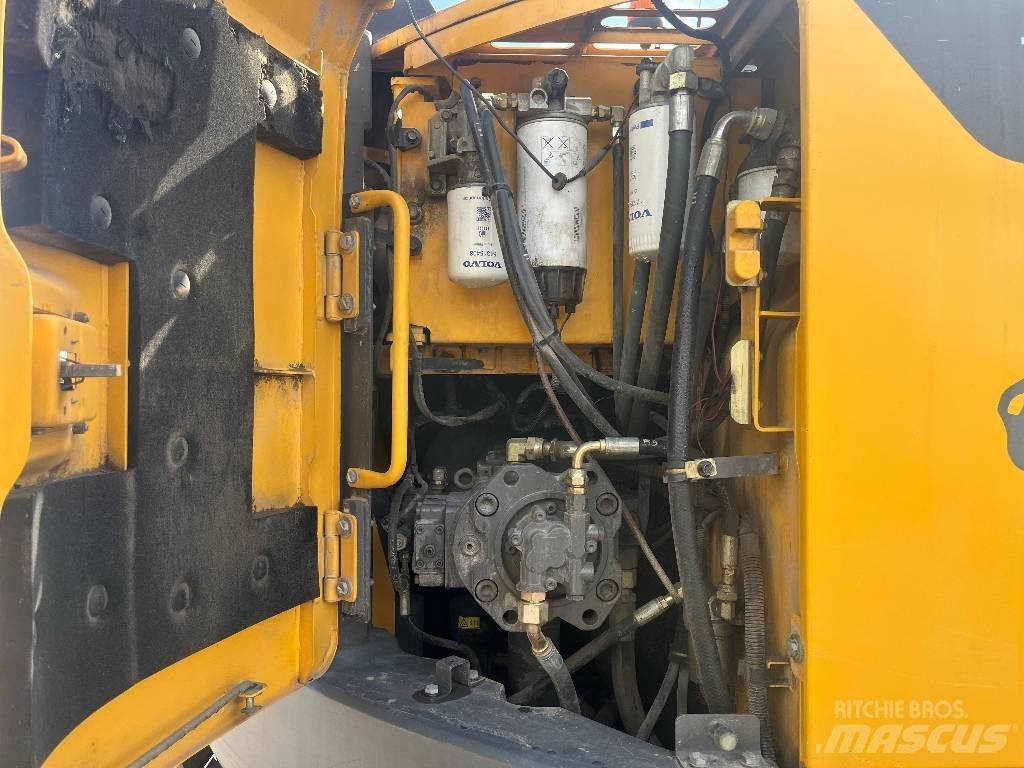 Volvo ECR 235 DL Гусеничные экскаваторы