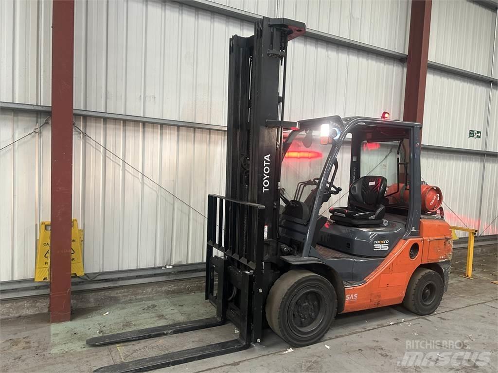 Toyota 02-8FGJF35 Газовые погрузчики