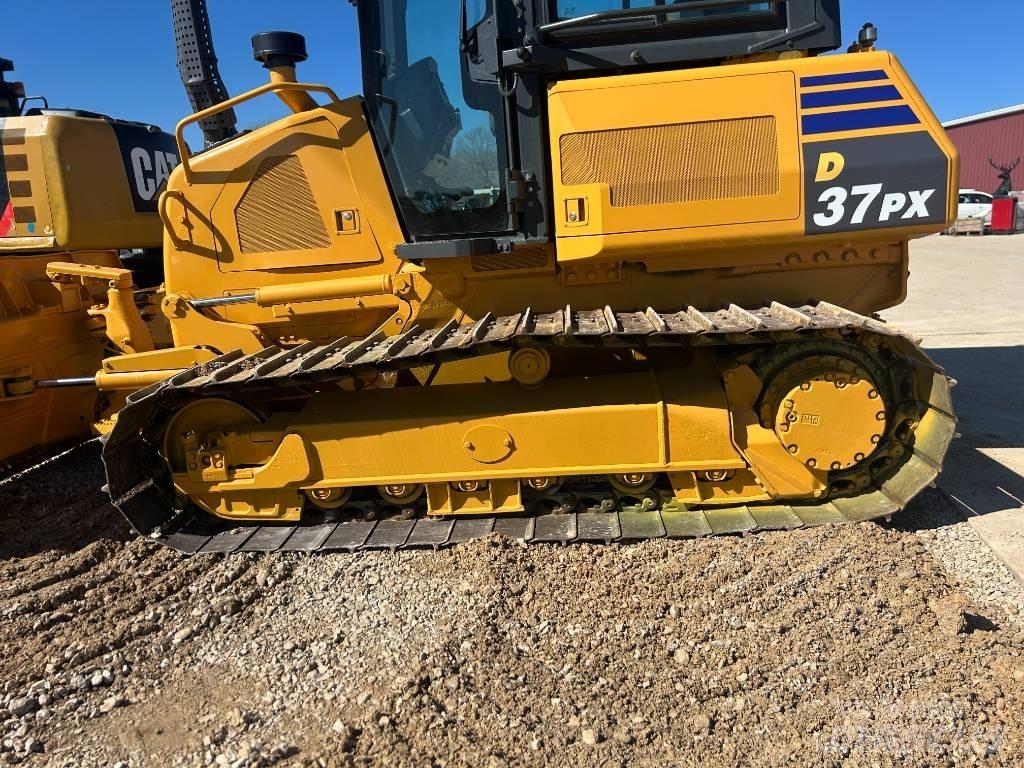 Komatsu D37PX-23 Гусеничные бульдозеры