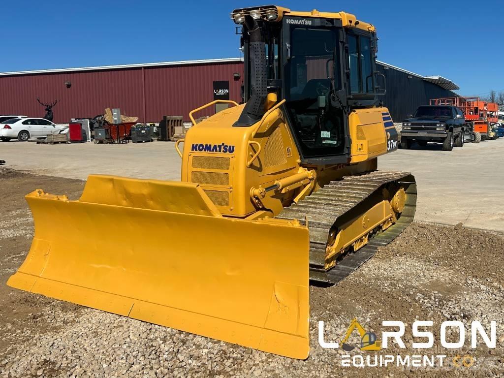 Komatsu D37PX-23 Гусеничные бульдозеры