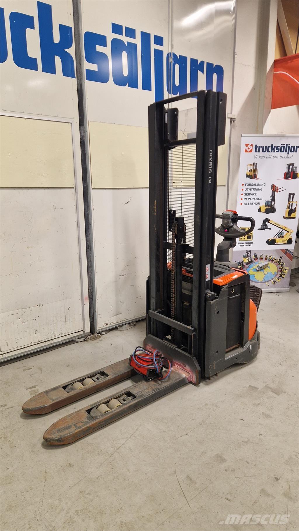 Toyota SWE120L Самоходные электроштабелёры