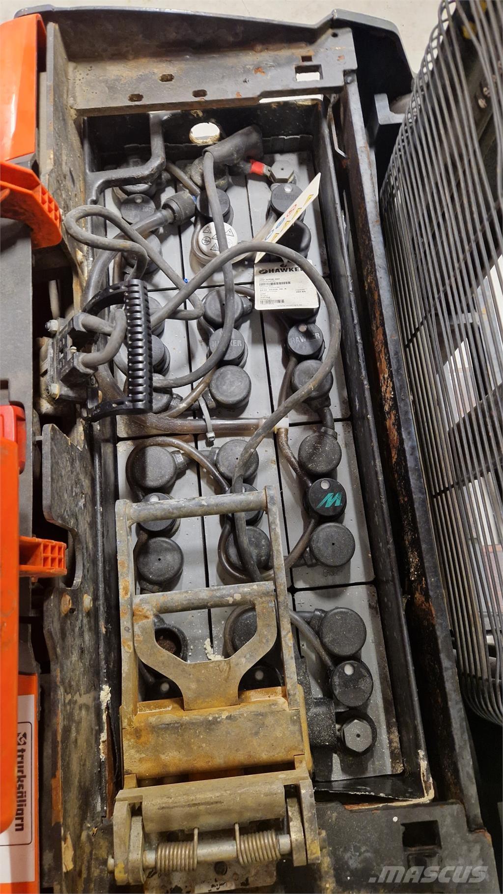 Toyota SWE120L Самоходные электроштабелёры