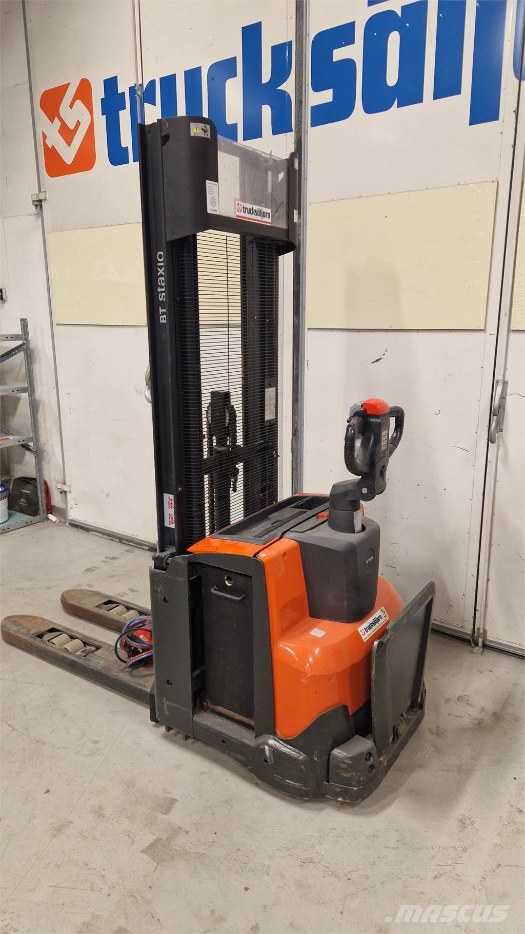 Toyota SWE120L Самоходные электроштабелёры