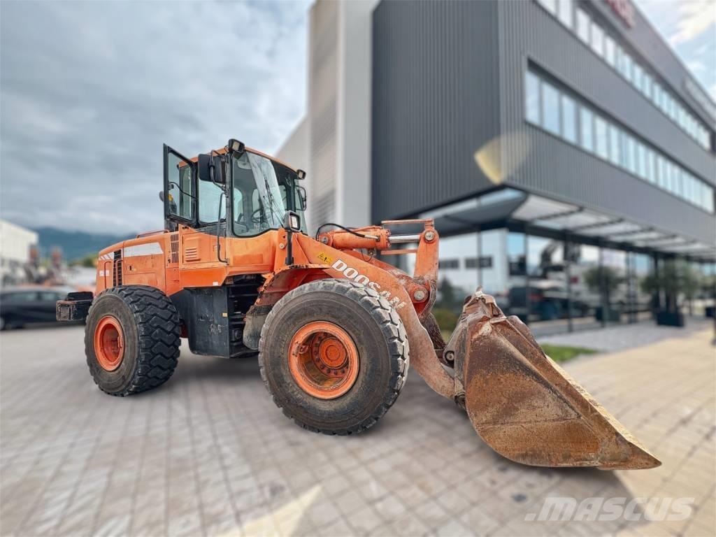 Doosan DL 300 Фронтальные погрузчики