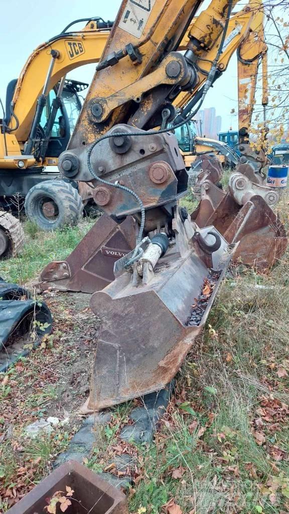 JCB JS 220 LC Гусеничные экскаваторы