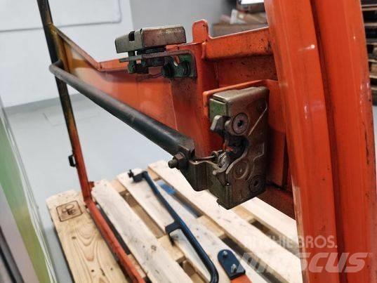 JLG 307 door Кабины и интерьер