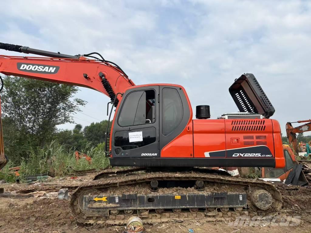 Doosan DX225LC-9C Гусеничные экскаваторы