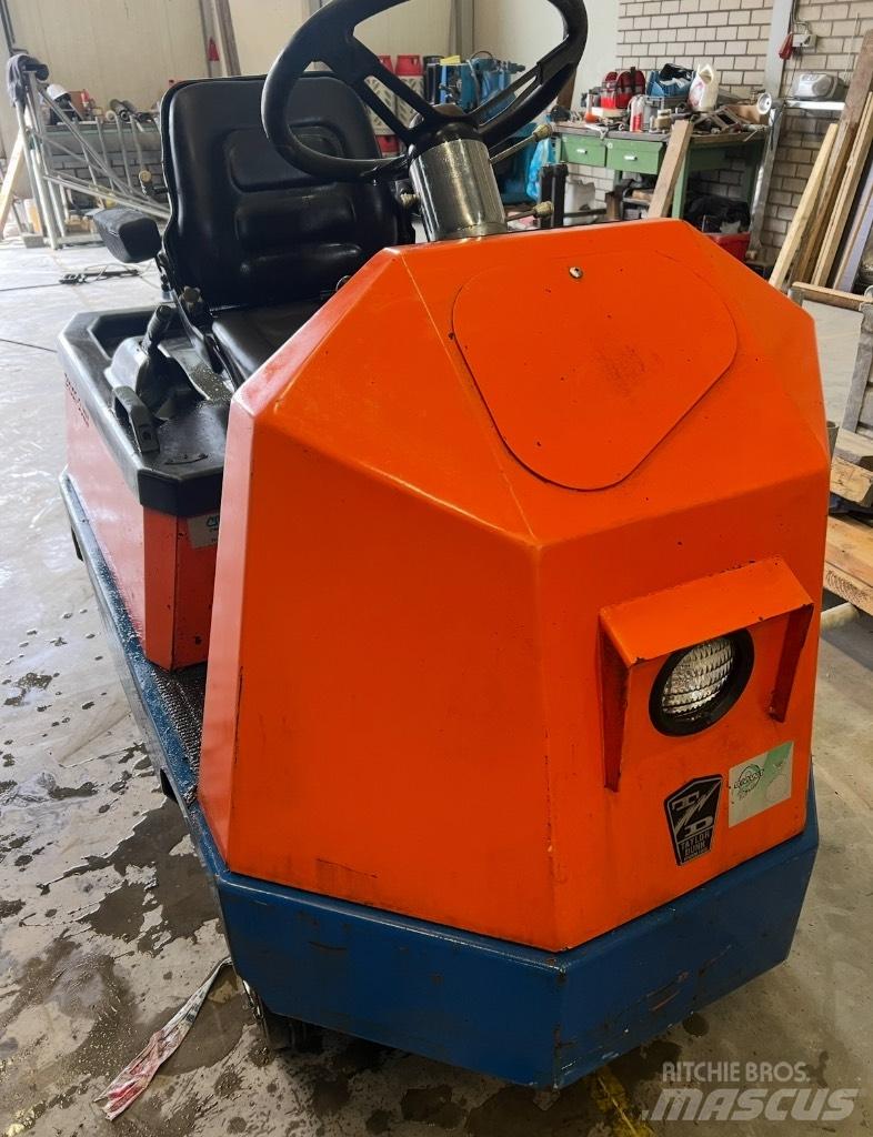 Taylor-Dunn C425 Складские электротягачи