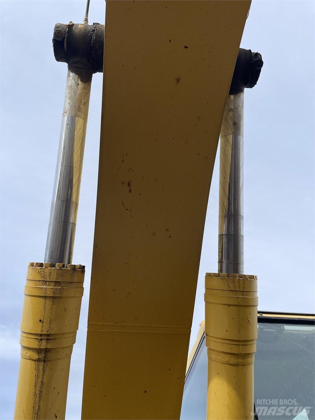 Komatsu PC 200 LC-7 Гусеничные экскаваторы
