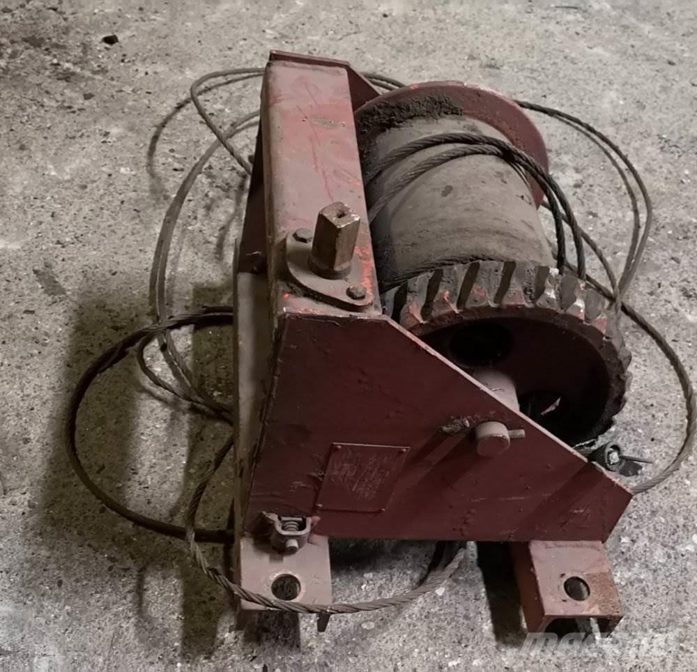  REZERVA DRŽÁK NAVIJÁK Коммерческий транспорт - Другие